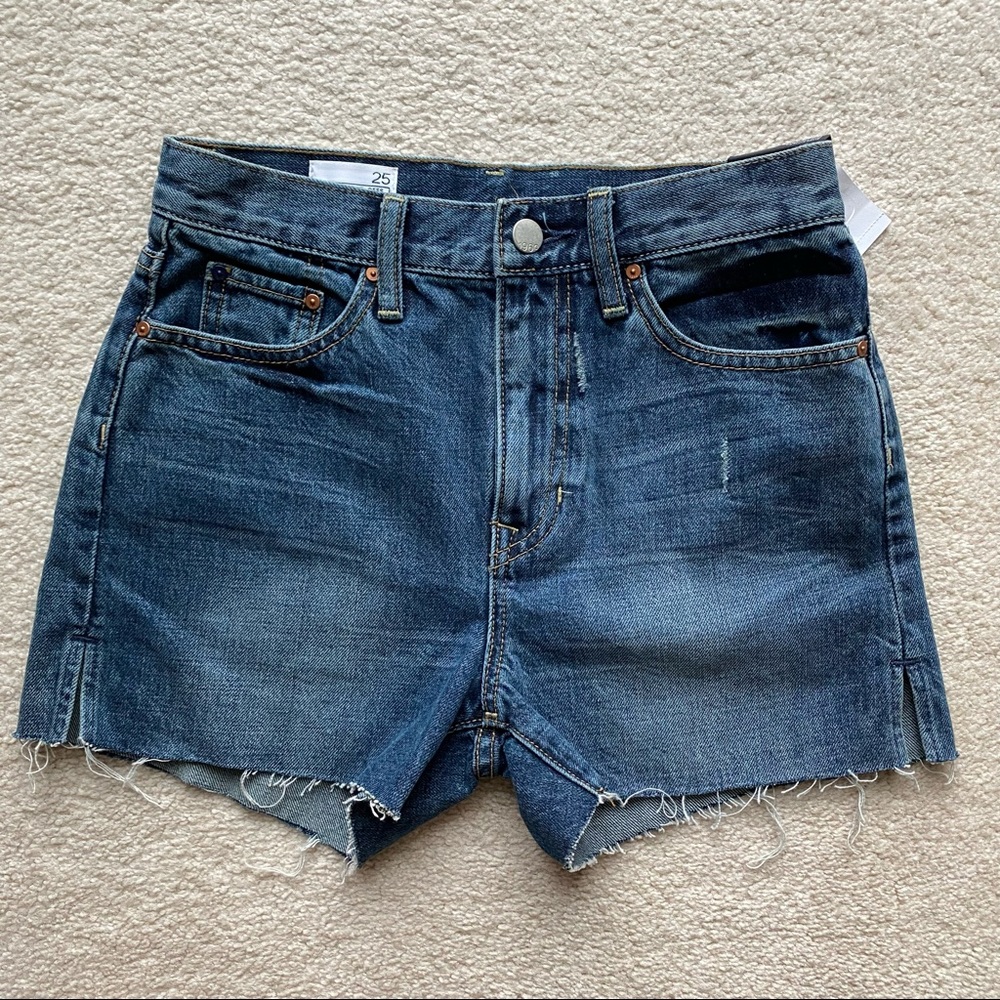 GAP HIGH RISE CUT OFF SHORTS (medium wash)